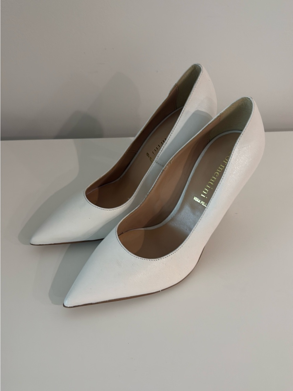 White Italian Leather Pointed-Toe Heels – Size 7🤍